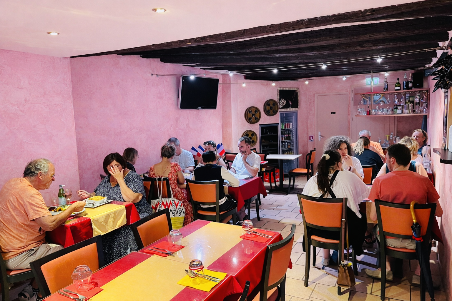 Ambiance chaleureuse du restaurant DS Bombay